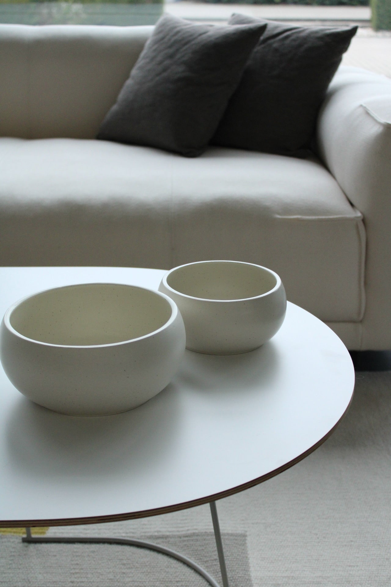 grosser und kleiner hundenapf in cremeweiss von hejmo