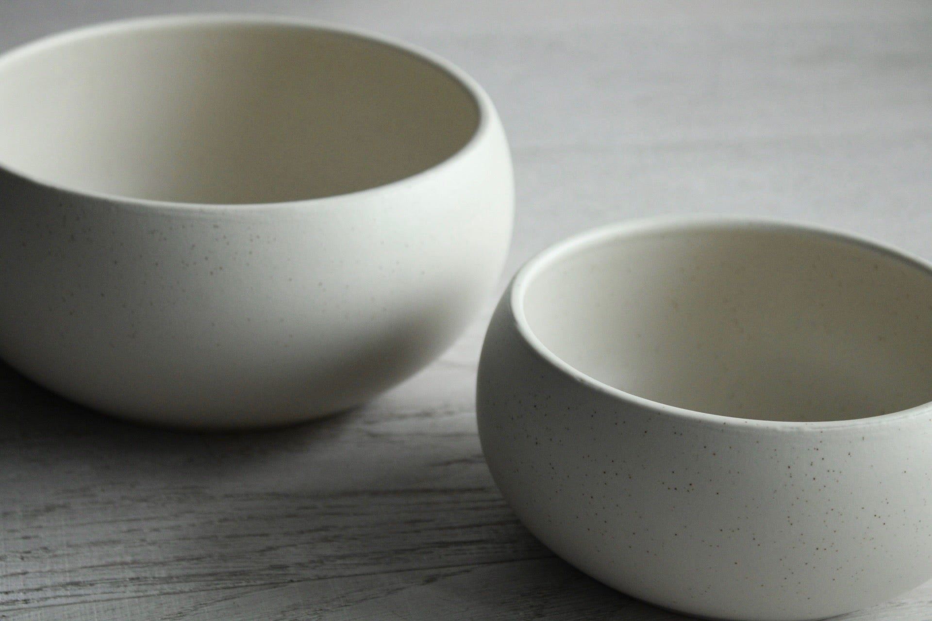 grosser und kleiner hundenapf in cremeweiss von hejmo